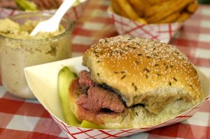 800px-Small_-_Beef_on_Weck