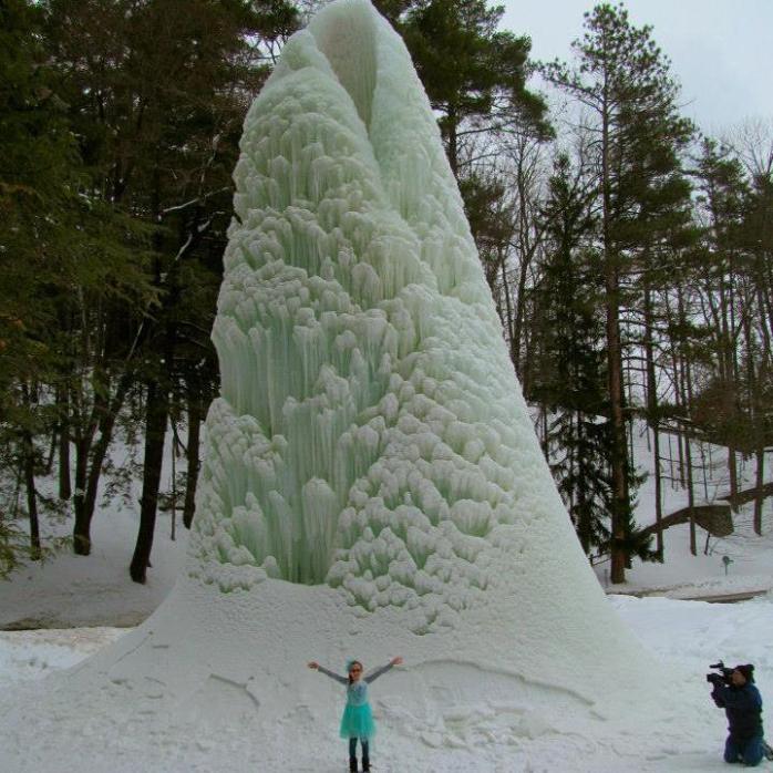 Ice Fountain at Glen Iris_Feb 2015