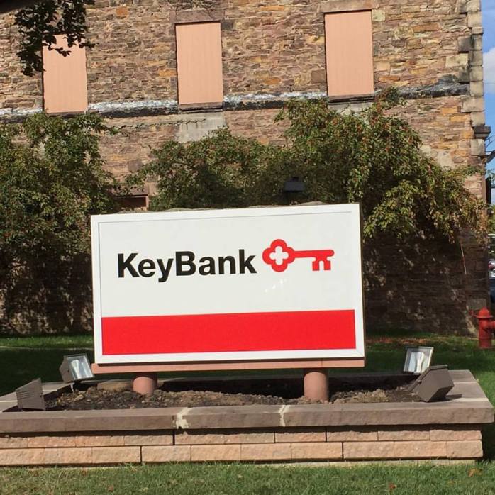 100816_the-big-sign-reveal