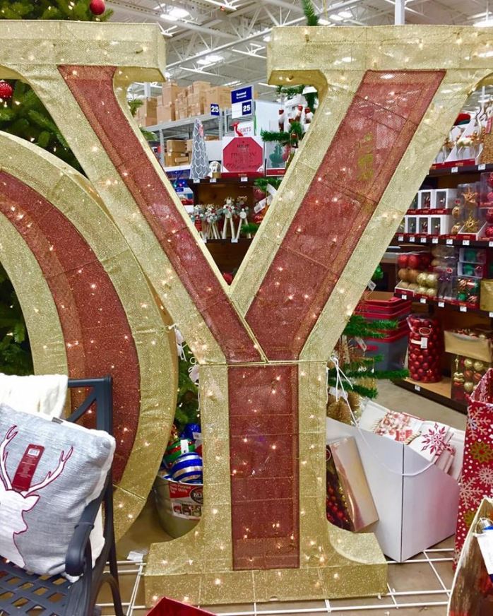 112516_y-is-for-a-yuge-y