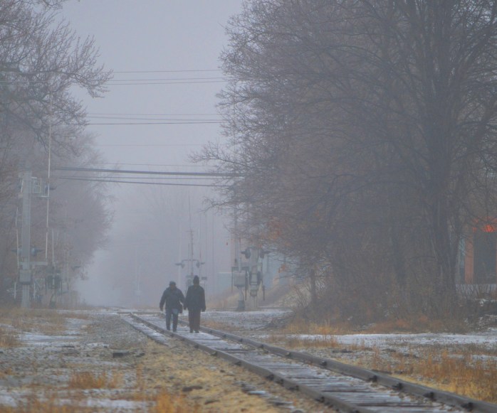 021217_foggy-walk-on-the-tracks