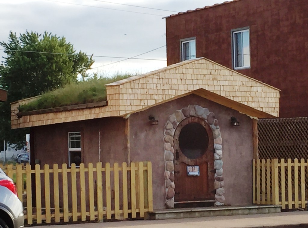 This image has an empty alt attribute; its file name is 043.jpg